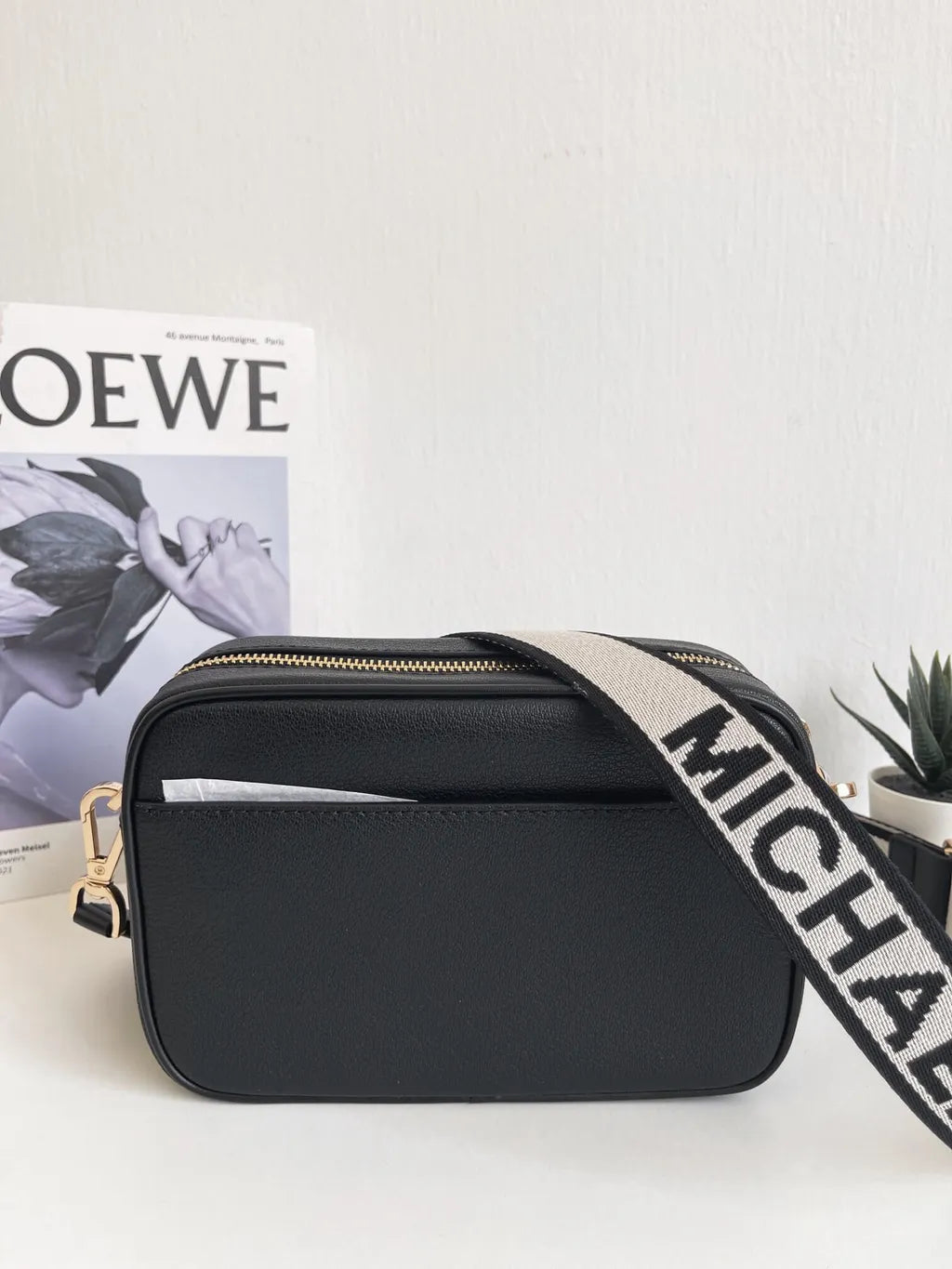 Crossbody Negro con bolsillos, straps + Porta Airpods ® + Monedero