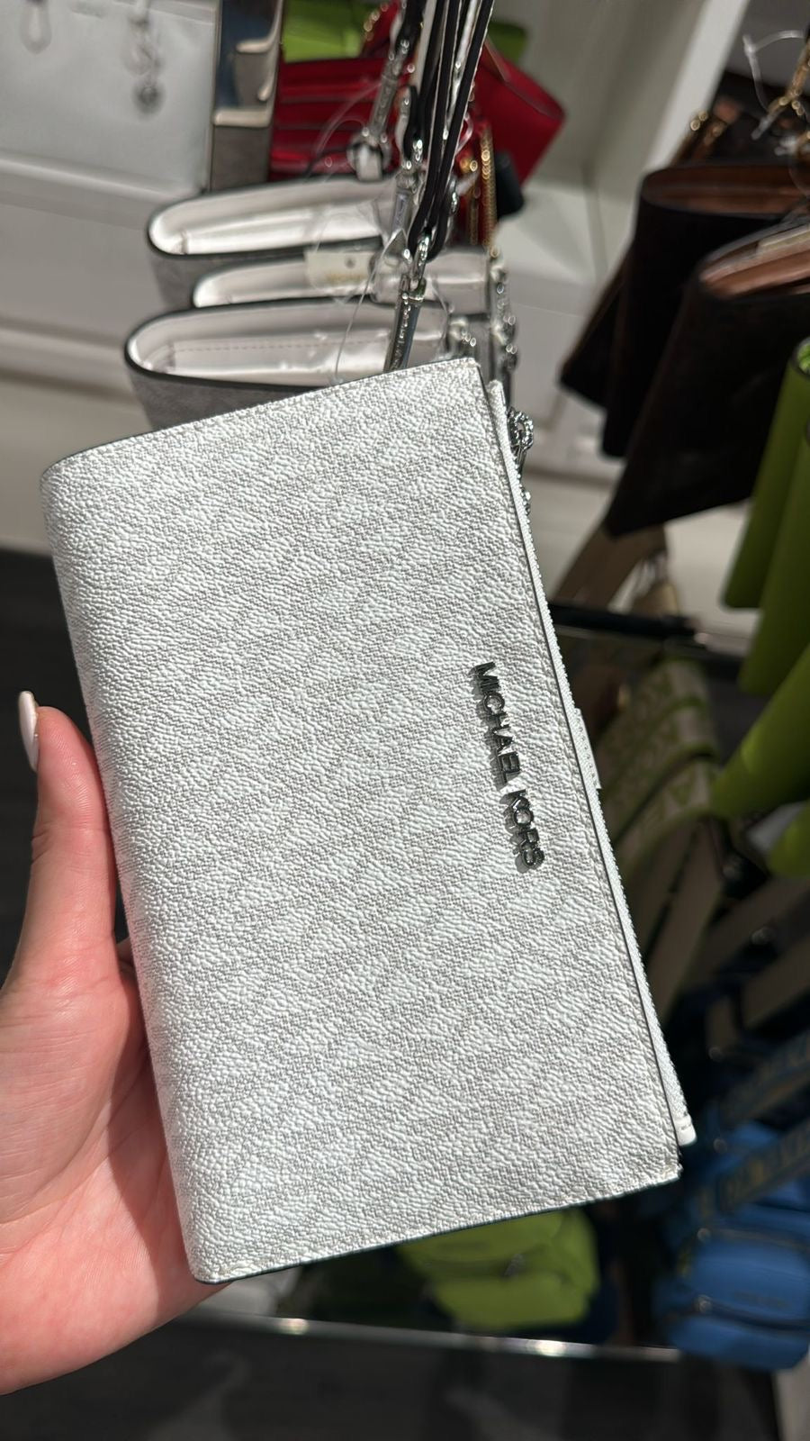 Billetera Michael Kors Monogram Doble cierrre Blanca - Distrito de la Moda