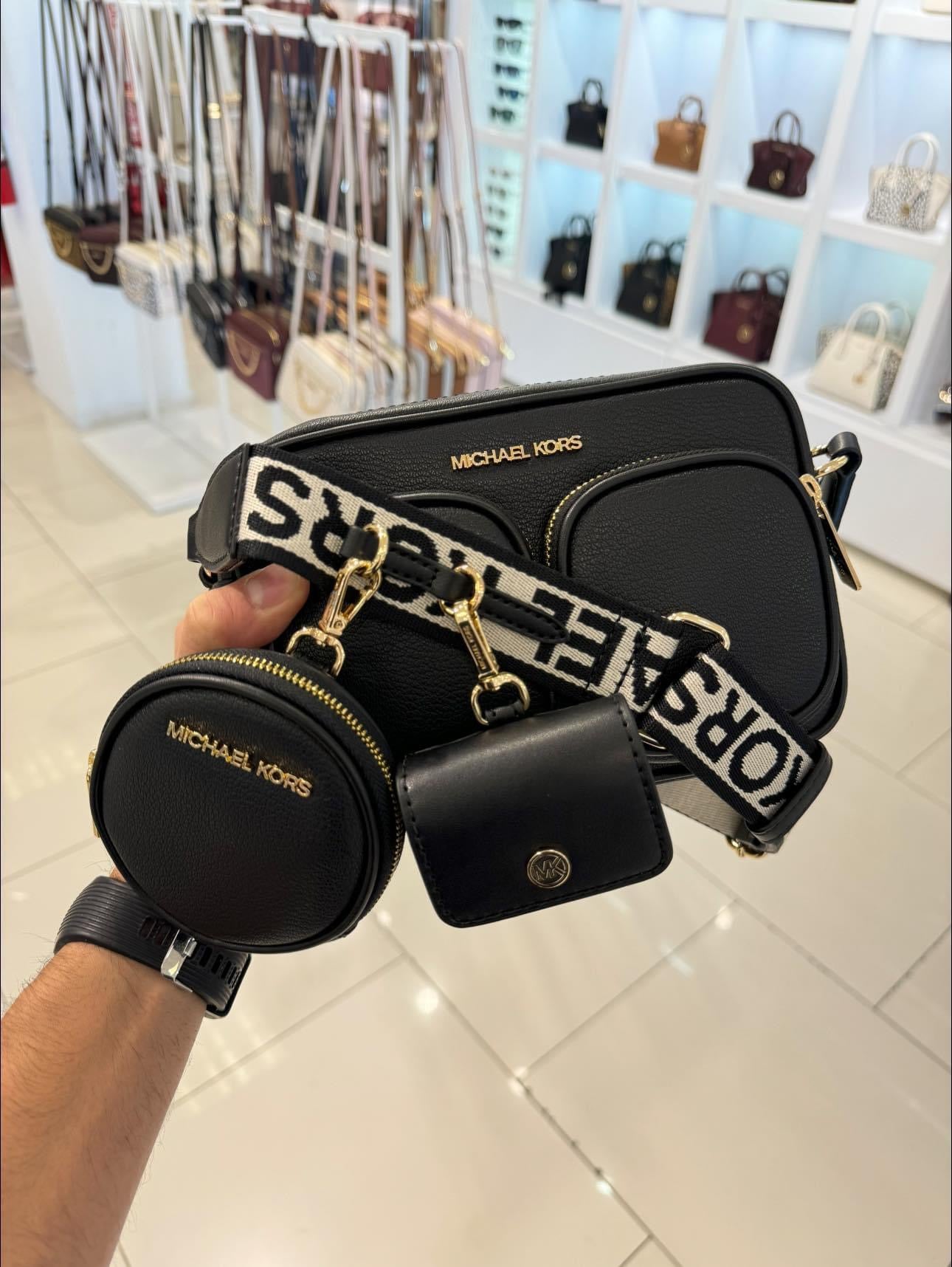 Crossbody Negro con bolsillos, straps + Porta Airpods ® + Monedero